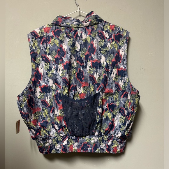 NWT FP Movement Off The Grid Printed Vest Medium Retail $118 - Picture 6 of 7